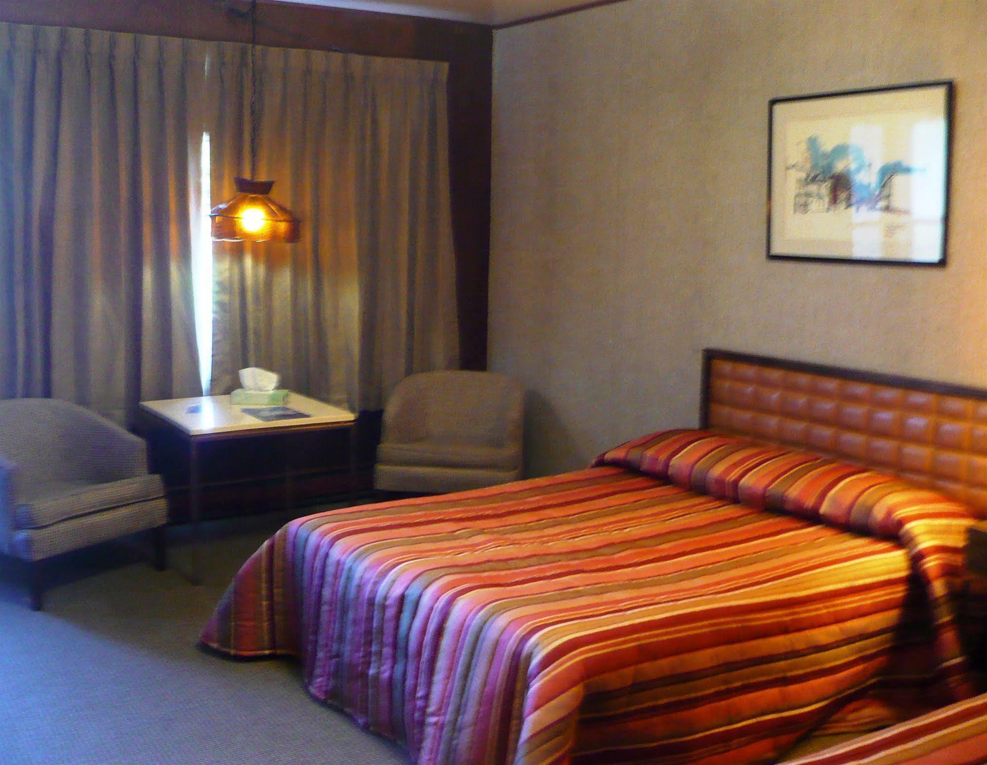 Red Top Motor Inn Iron Bridge Ngoại thất bức ảnh